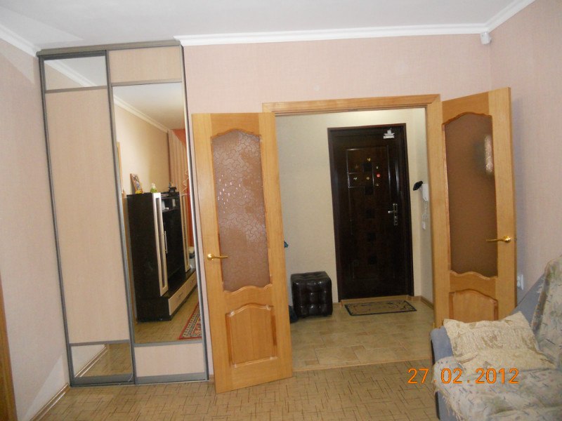 Продаю 2 кв. Мира 43(В-7), 50.3/30/8.7, ремонт, м.пл.окна, 2 сплита, встроенная кухня остается, новые межкомн. двери, шкафы-купе, водогрейка, сигнализация, видеодомофон, цена: 1,9 млн.р. 89885827544,АН Фото квартиры можно посмотреть в группе "Недвижимость Волгодонска & " Добавляйтесь!...