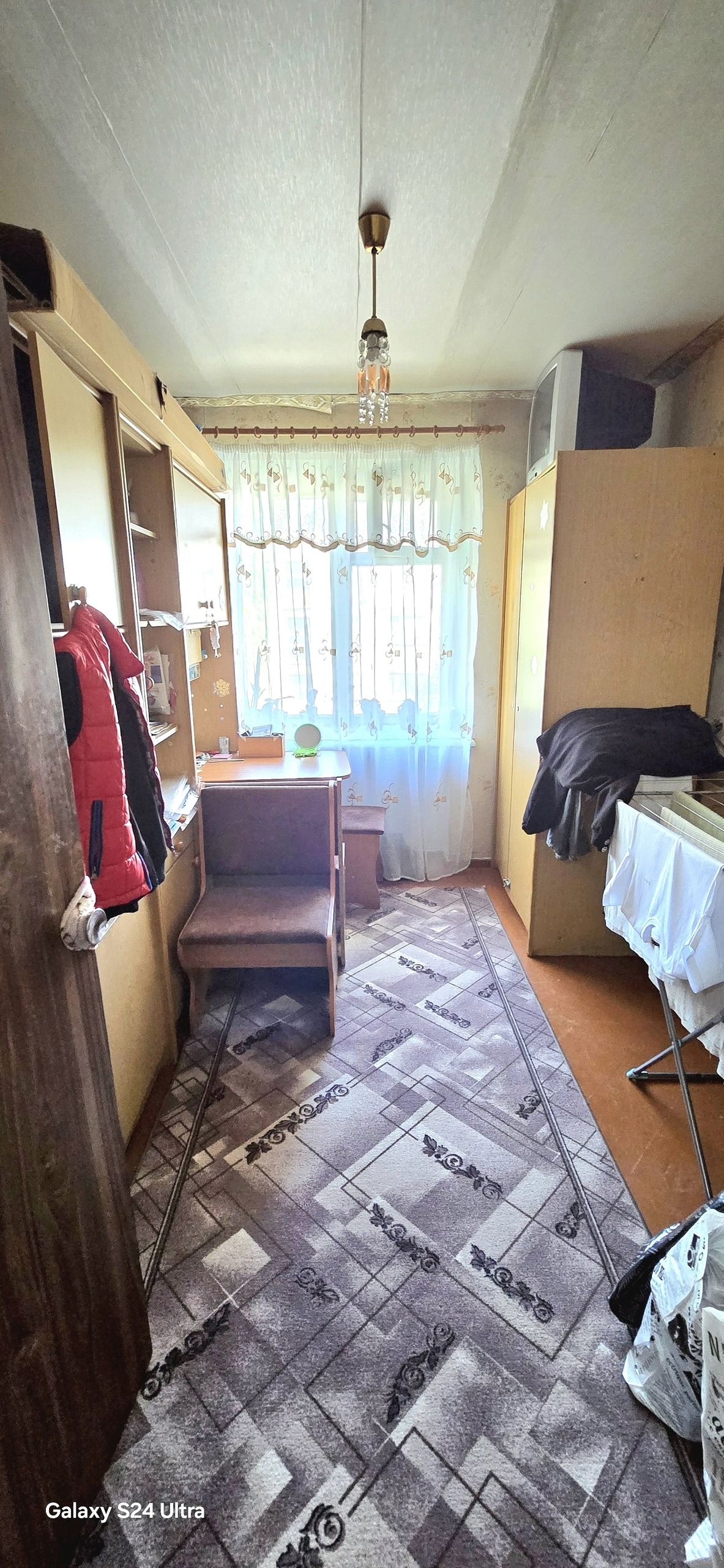 Продам 2х комн квартиру 26-й квартал 4/5эт, 43кв.м, под ремонт, окна м/пластик, с/у раздельный, комнаты изолированные. Балкон застеклён старой рамой. к сделки Хорошее место расположения рядом школа, садик остановка, магазины. +79591419787, +79034105495 (Telegram)...